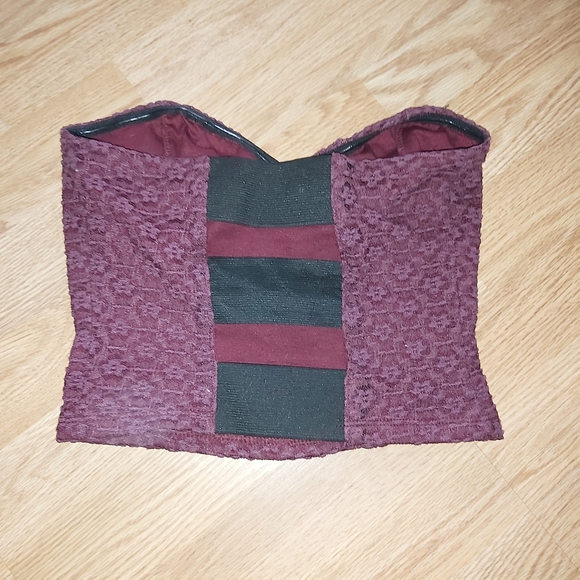 Crop top with no straps - Picture 2 of 2